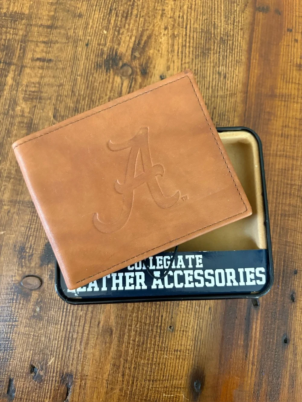 Collegiate NWT Alabama Crimson Tide Leather Wallet Tan